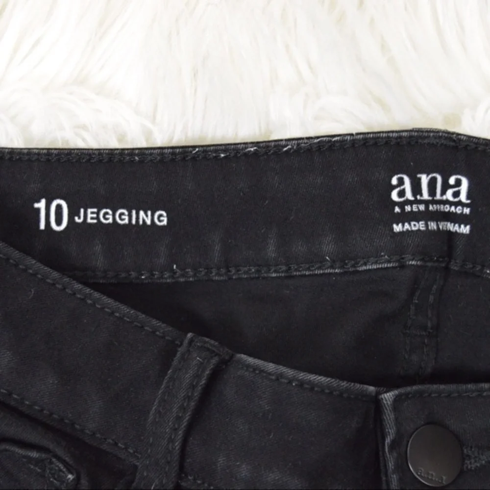 A New‎ Approach a.n.a. Black Stretchy Mid-Rise Jeggings, Size 10L